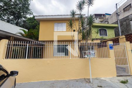 Casa à venda com 184m², 4 quartos e 2 vagas Casa à venda com 184m², 4 quartos e 2 vagasFachada