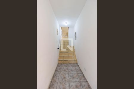 Casa à venda com 184m², 4 quartos e 2 vagas Casa à venda com 184m², 4 quartos e 2 vagasEscada