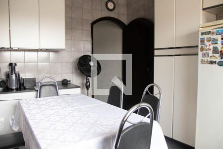 Casa à venda com 140m², 5 quartos e 3 vagas Casa à venda com 140m², 5 quartos e 3 vagasCozinha