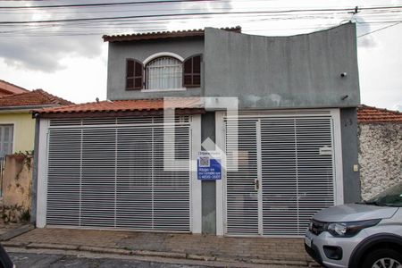 Casa à venda com 140m², 5 quartos e 3 vagas Casa à venda com 140m², 5 quartos e 3 vagasFachada