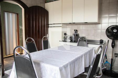 Casa à venda com 140m², 5 quartos e 3 vagas Casa à venda com 140m², 5 quartos e 3 vagasCozinha
