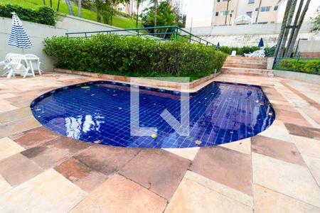 Apartamento à venda com 70m², 3 quartos e sem vagaÁrea comum - Piscina