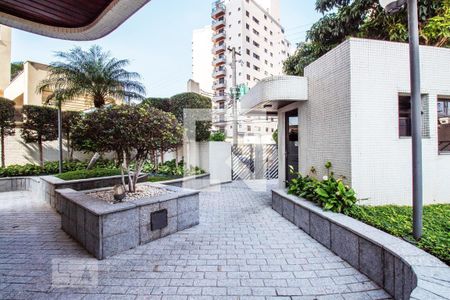 Apartamento à venda com 220m², 4 quartos e 3 vagas Apartamento à venda com 220m², 4 quartos e 3 vagasEntrada