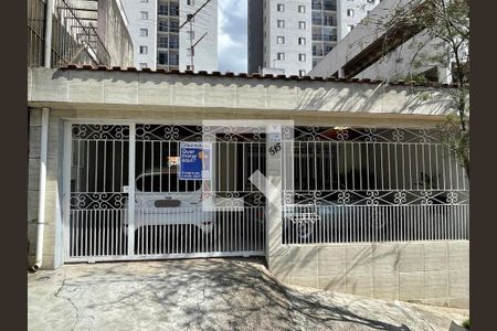 Casa à venda com 176m², 2 quartos e 3 vagas Casa à venda com 176m², 2 quartos e 3 vagasFachada