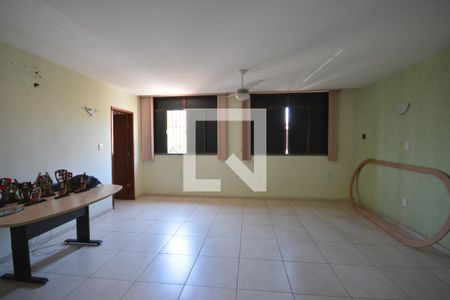 Casa de condomínio à venda com 300m², 5 quartos e 5 vagasSuite  2