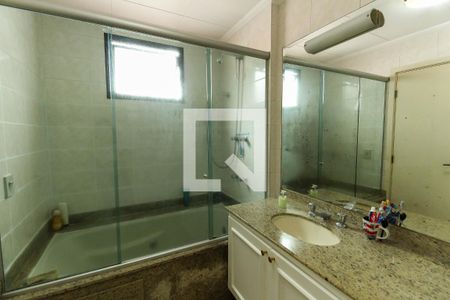 Apartamento à venda com 150m², 3 quartos e 2 vagas Apartamento à venda com 150m², 3 quartos e 2 vagasBanheiro da Suíte 1