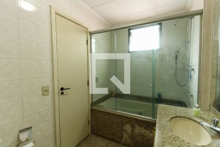 Apartamento à venda com 150m², 3 quartos e 2 vagas Apartamento à venda com 150m², 3 quartos e 2 vagasBanheiro da Suíte 1