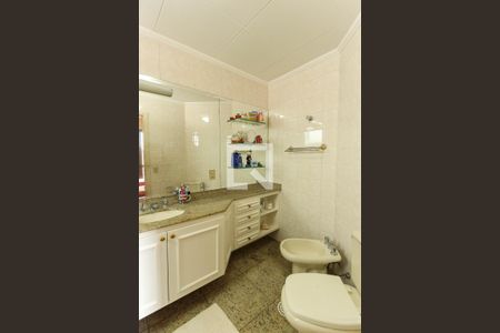 Apartamento à venda com 150m², 3 quartos e 2 vagas Apartamento à venda com 150m², 3 quartos e 2 vagasBanheiro da Suíte 1