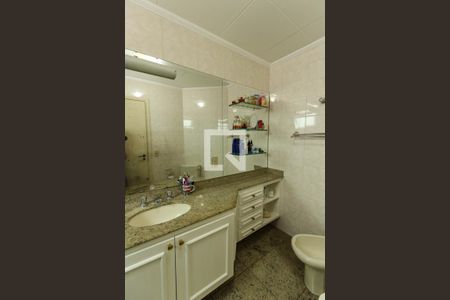 Apartamento à venda com 150m², 3 quartos e 2 vagas Apartamento à venda com 150m², 3 quartos e 2 vagasBanheiro da Suíte 1