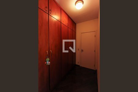 Apartamento à venda com 150m², 3 quartos e 2 vagas Apartamento à venda com 150m², 3 quartos e 2 vagasCloset da Suíte 1