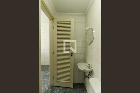 Apartamento à venda com 150m², 3 quartos e 2 vagas Apartamento à venda com 150m², 3 quartos e 2 vagasBanheiro de serviço