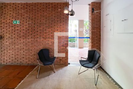 Apartamento à venda com 82m², 2 quartos e 1 vaga Apartamento à venda com 82m², 2 quartos e 1 vagaHall prédio