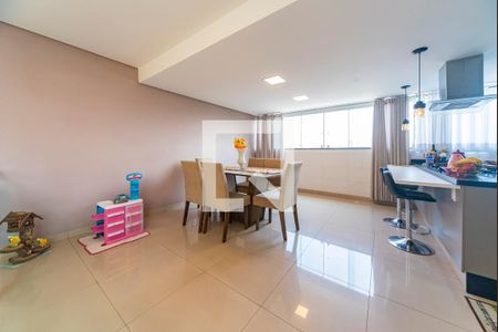 Apartamento à venda com 112m², 2 quartos e 1 vaga Apartamento à venda com 112m², 2 quartos e 1 vagaSala de Jantar