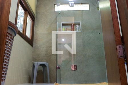 Casa à venda com 489m², 6 quartos e 4 vagas Casa à venda com 489m², 6 quartos e 4 vagasBanheiro 2