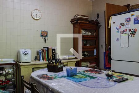 Casa à venda com 489m², 6 quartos e 4 vagas Casa à venda com 489m², 6 quartos e 4 vagasCozinha - Armários