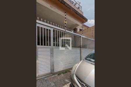 Casa à venda com 200m², 3 quartos e 2 vagas Casa à venda com 200m², 3 quartos e 2 vagasFachada