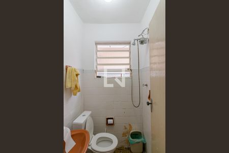 Casa à venda com 200m², 3 quartos e 2 vagas Casa à venda com 200m², 3 quartos e 2 vagasBanheiro de Serviço