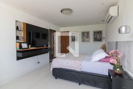 Casa de condomínio à venda com 330m², 4 quartos e 3 vagasSuíte 1