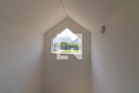 Casa de condomínio à venda com 330m², 4 quartos e 3 vagasSótão