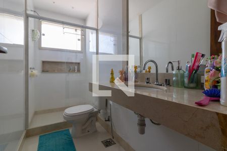 Casa de condomínio à venda com 330m², 4 quartos e 3 vagasSuíte 2 - Banheiro