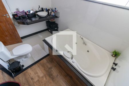 Casa de condomínio à venda com 330m², 4 quartos e 3 vagasSuíte 1 - Banheiro