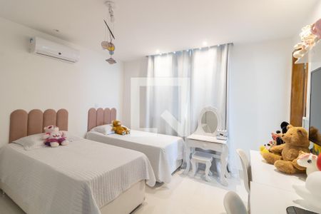 Casa de condomínio à venda com 330m², 4 quartos e 3 vagasSuíte 2