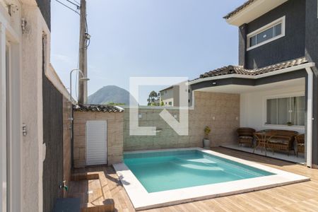 Casa de condomínio à venda com 330m², 4 quartos e 3 vagasÁrea externa  - Piscina