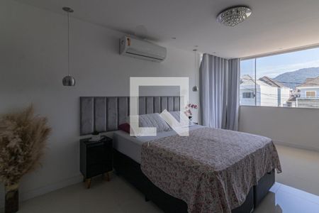 Casa de condomínio à venda com 330m², 4 quartos e 3 vagasSuíte 1