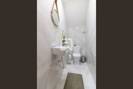 Casa de condomínio à venda com 330m², 4 quartos e 3 vagasLavabo