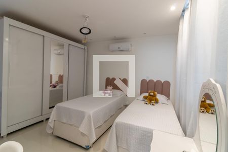 Casa de condomínio à venda com 330m², 4 quartos e 3 vagasSuíte 2