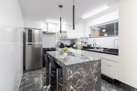 Casa de condomínio à venda com 330m², 4 quartos e 3 vagasCozinha