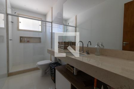 Casa de condomínio à venda com 330m², 4 quartos e 3 vagasSuíte 3 - Banheiro