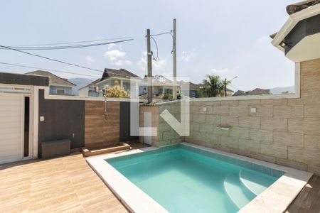 Casa de condomínio à venda com 330m², 4 quartos e 3 vagasÁrea externa  - Piscina