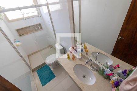 Casa de condomínio à venda com 330m², 4 quartos e 3 vagasSuíte 2 - Banheiro
