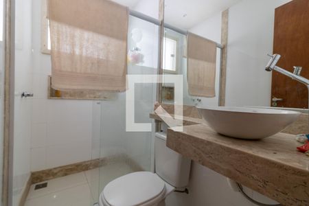 Casa de condomínio à venda com 330m², 4 quartos e 3 vagasSuíte 4 - Banheiro