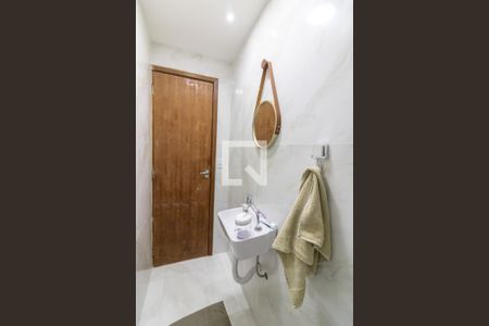 Casa de condomínio à venda com 330m², 4 quartos e 3 vagasLavabo