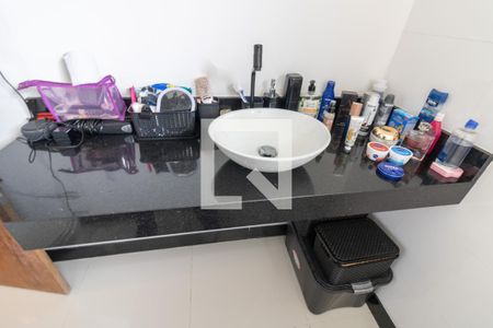 Casa de condomínio à venda com 330m², 4 quartos e 3 vagasSuíte 1 - Banheiro