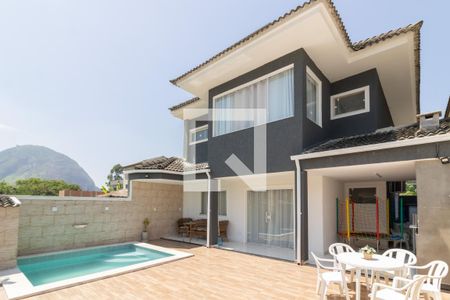 Casa de condomínio à venda com 330m², 4 quartos e 3 vagasFachada