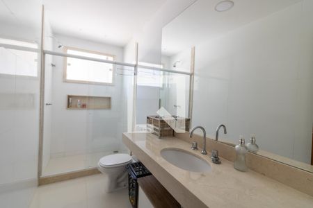 Casa de condomínio à venda com 330m², 4 quartos e 3 vagasSuíte 3 - Banheiro