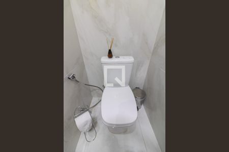 Casa de condomínio à venda com 330m², 4 quartos e 3 vagasLavabo