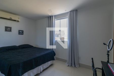 Casa de condomínio à venda com 330m², 4 quartos e 3 vagasSuíte 3