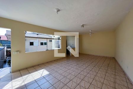 Casa à venda com 267m², 4 quartos e 3 vagas Casa à venda com 267m², 4 quartos e 3 vagasSalão de Festas