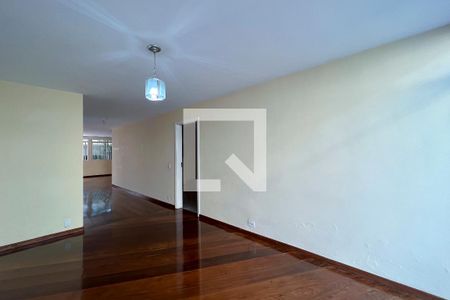 Casa à venda com 267m², 4 quartos e 3 vagas Casa à venda com 267m², 4 quartos e 3 vagasSala de Jantar