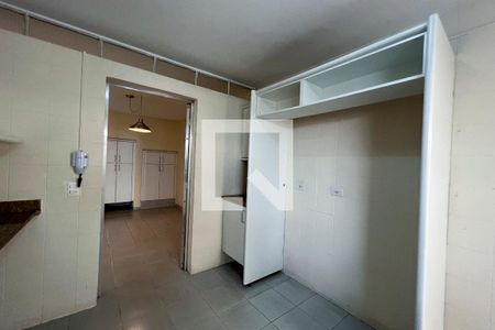 Casa à venda com 267m², 4 quartos e 3 vagas Casa à venda com 267m², 4 quartos e 3 vagasCozinha
