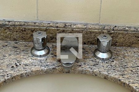 Casa à venda com 267m², 4 quartos e 3 vagas Casa à venda com 267m², 4 quartos e 3 vagasBanheiro