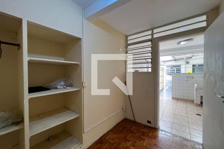 Casa à venda com 267m², 4 quartos e 3 vagas Casa à venda com 267m², 4 quartos e 3 vagasQuarto de Serviço