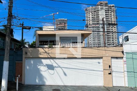Casa à venda com 267m², 4 quartos e 3 vagas Casa à venda com 267m², 4 quartos e 3 vagasFachada