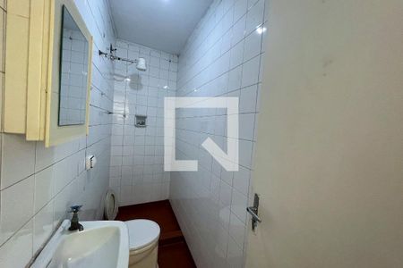Casa à venda com 267m², 4 quartos e 3 vagas Casa à venda com 267m², 4 quartos e 3 vagasBanheiro de Serviço