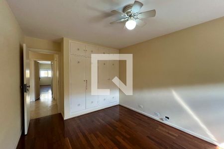 Casa à venda com 267m², 4 quartos e 3 vagas Casa à venda com 267m², 4 quartos e 3 vagasQuarto 2