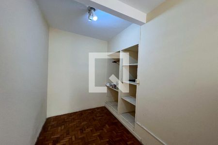 Casa à venda com 267m², 4 quartos e 3 vagas Casa à venda com 267m², 4 quartos e 3 vagasQuarto de Serviço